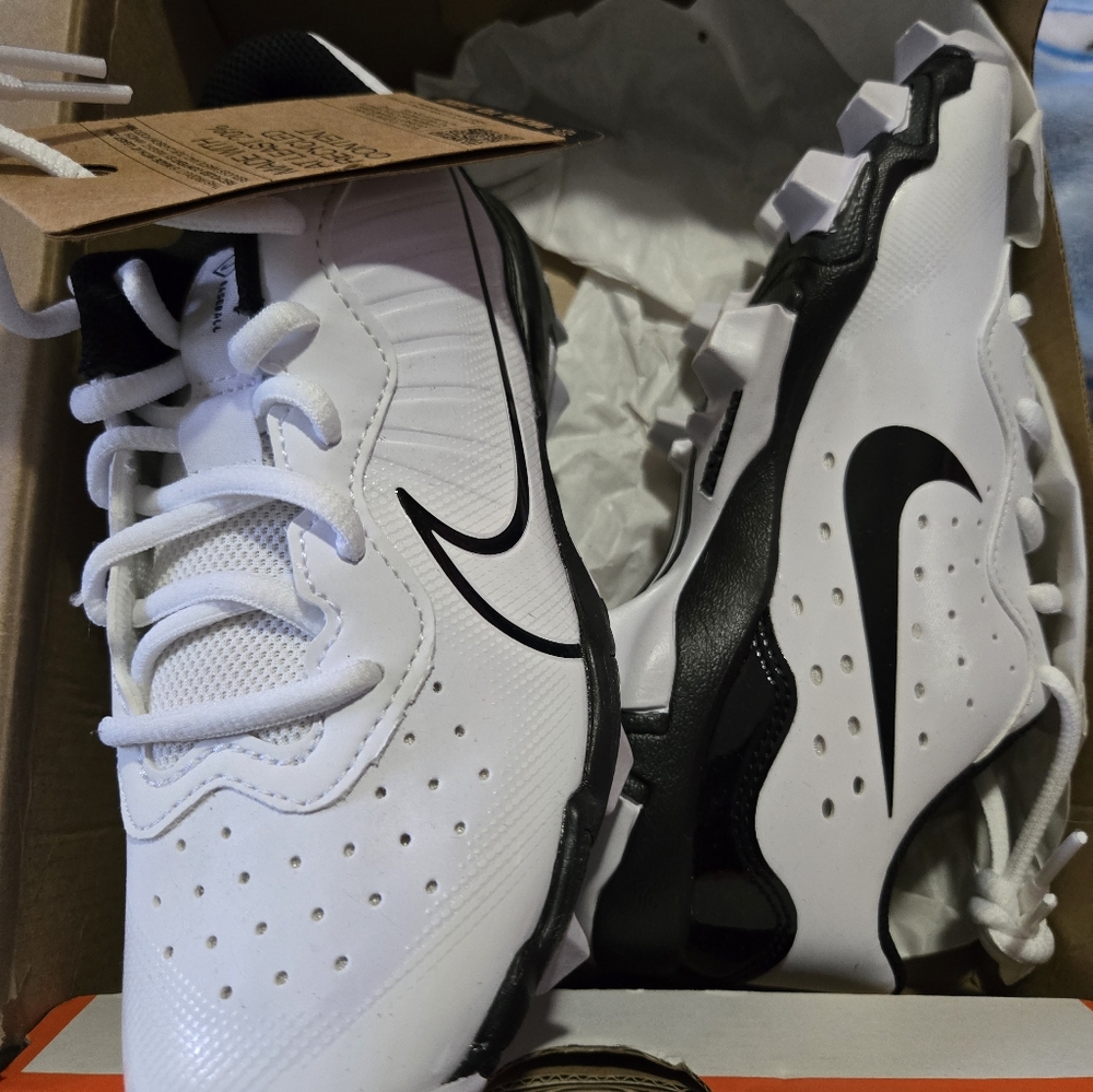Nike White and Black Baseball Cleats